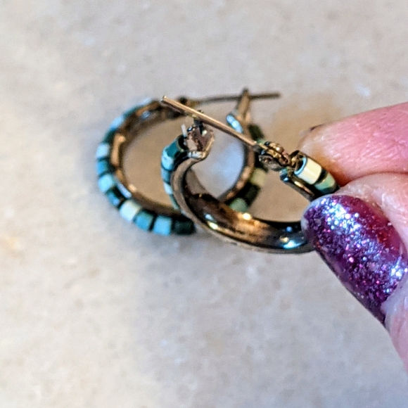 🎇2/$15🎇 Beaded Hoops Silvertone aqua turquoise - Picture 5 of 6
